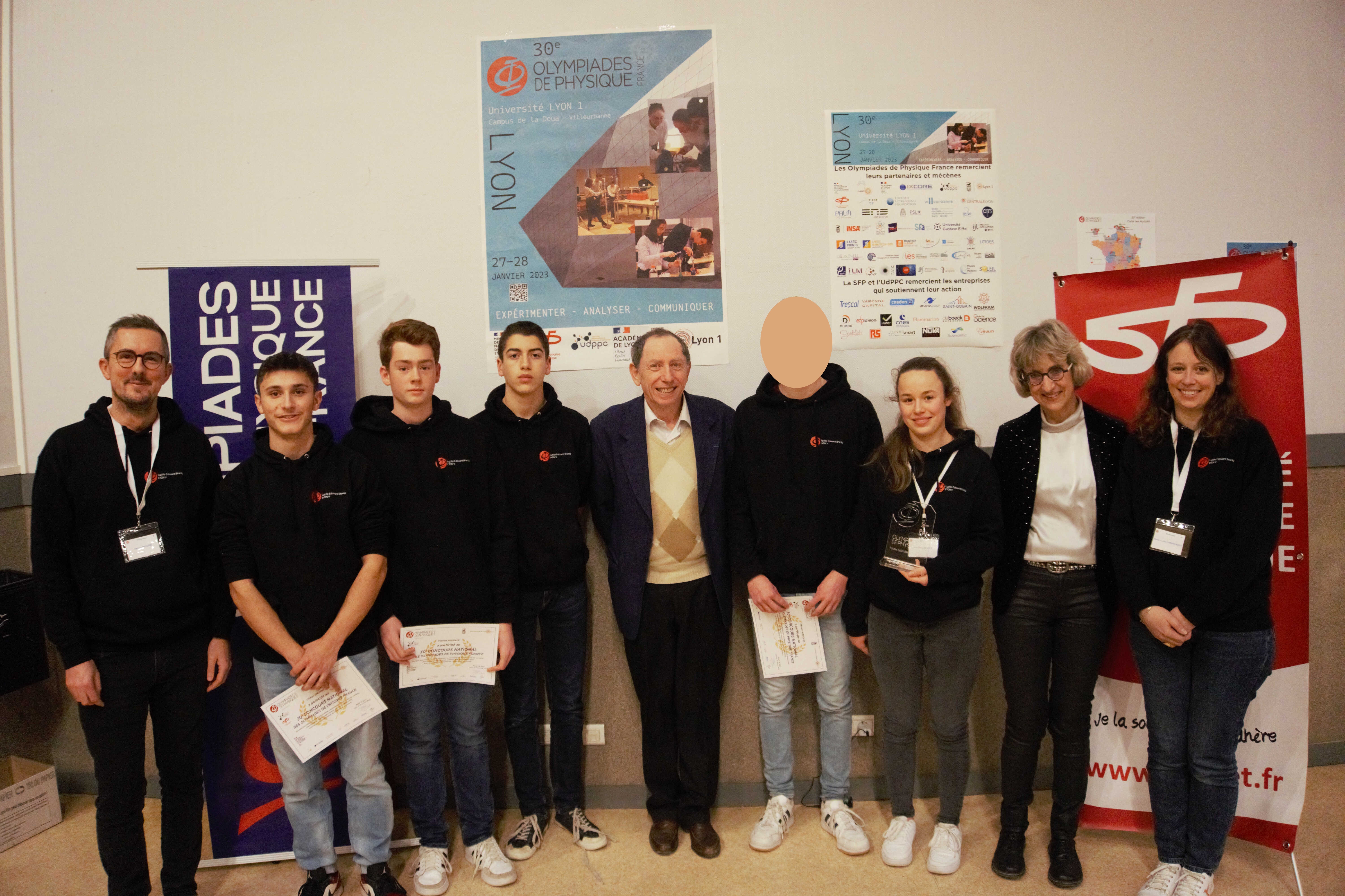 30-CN-eq-104-La-remise-des-prix.prix.63f6161b1bc6a.jpg