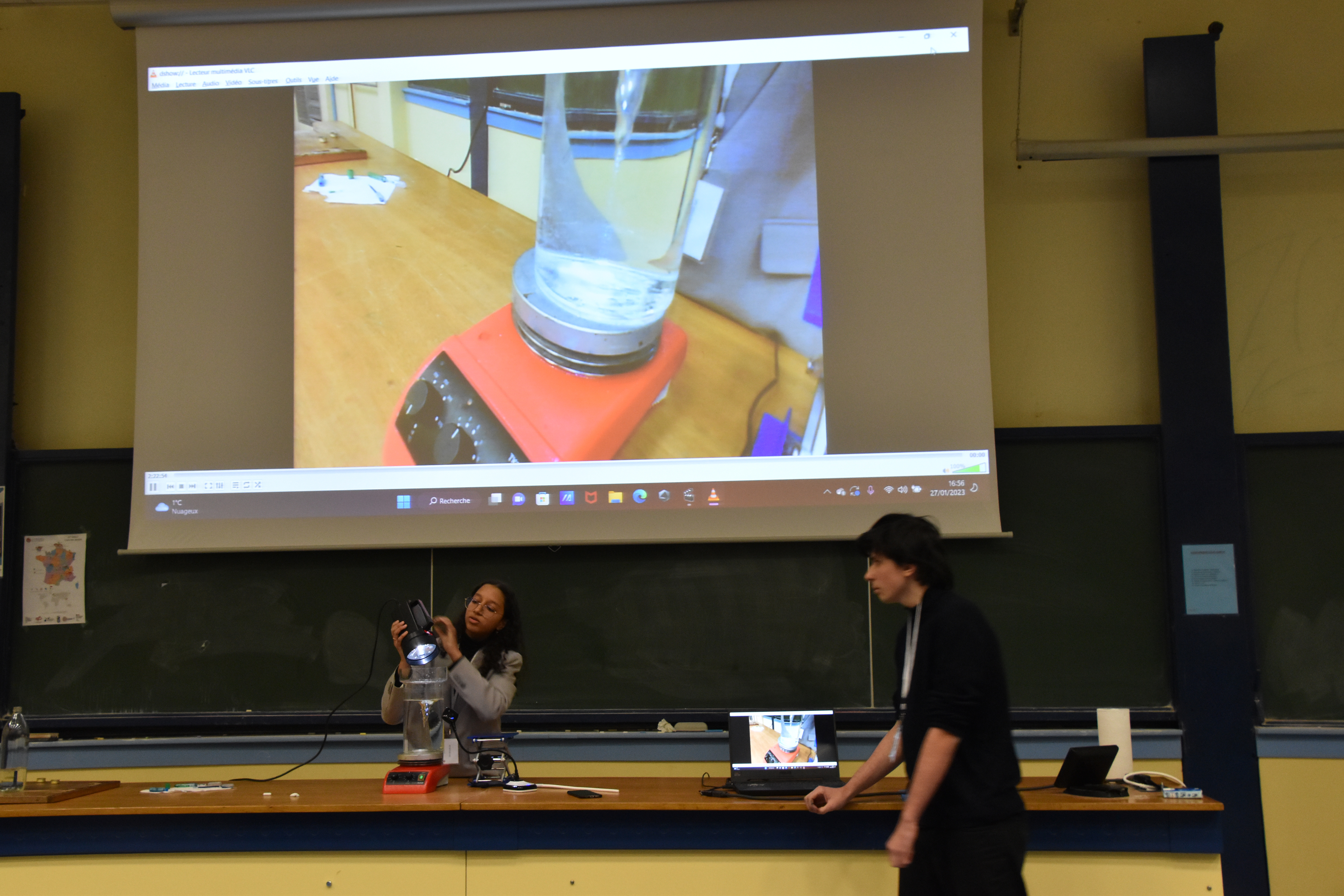 30-CN-eq-T-Catastrophe-dans-le-becher-le-vortex-ne-sait-plus-ou-donner-de-la-tete.63e01085619c6.jpg
