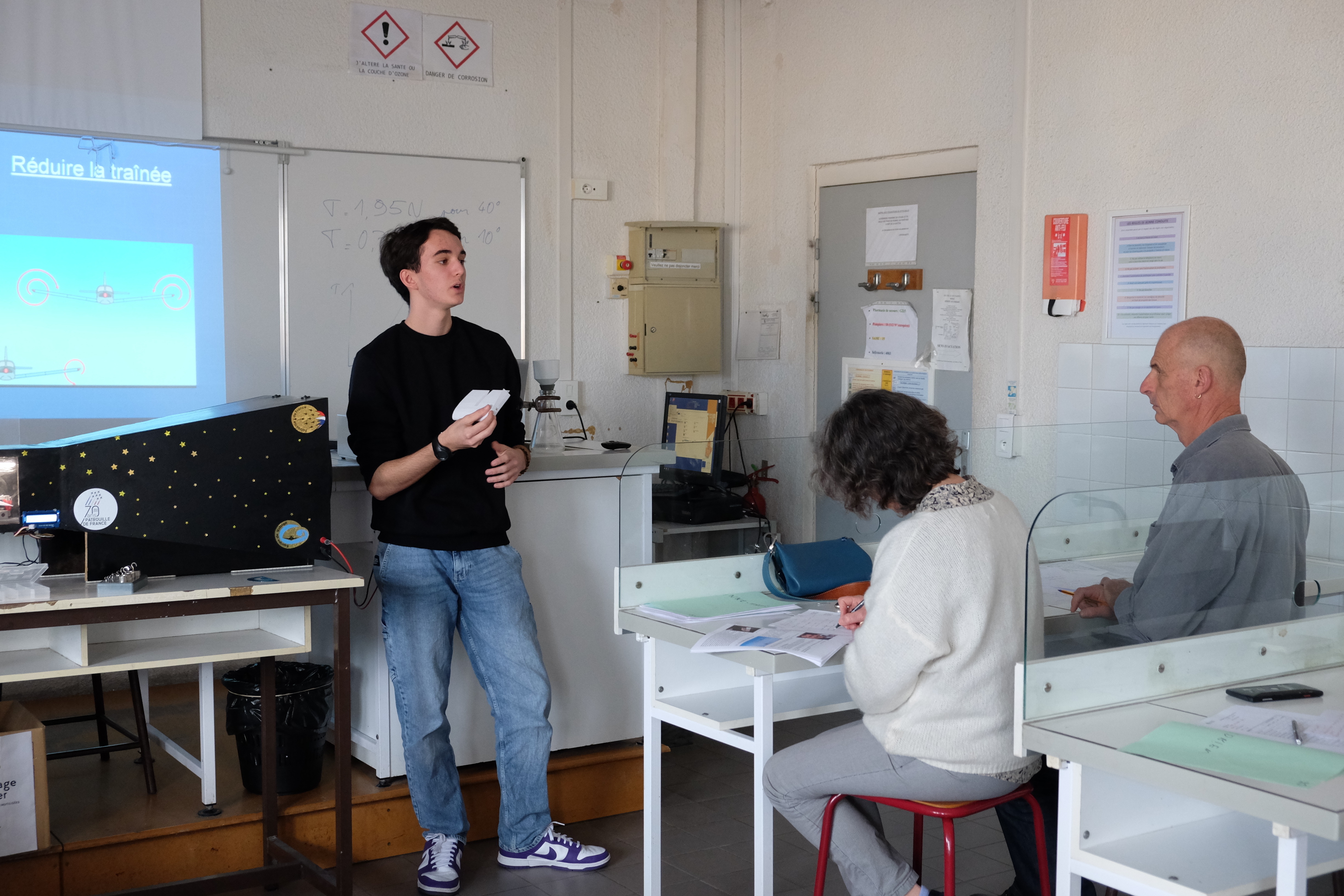 32-AIX-en-Provence-eq-12-Les-secrets-du-vol-comment-ne-pas-suivre-le-destin-d-Icare-Icare-675cb2372ad6d.jpg