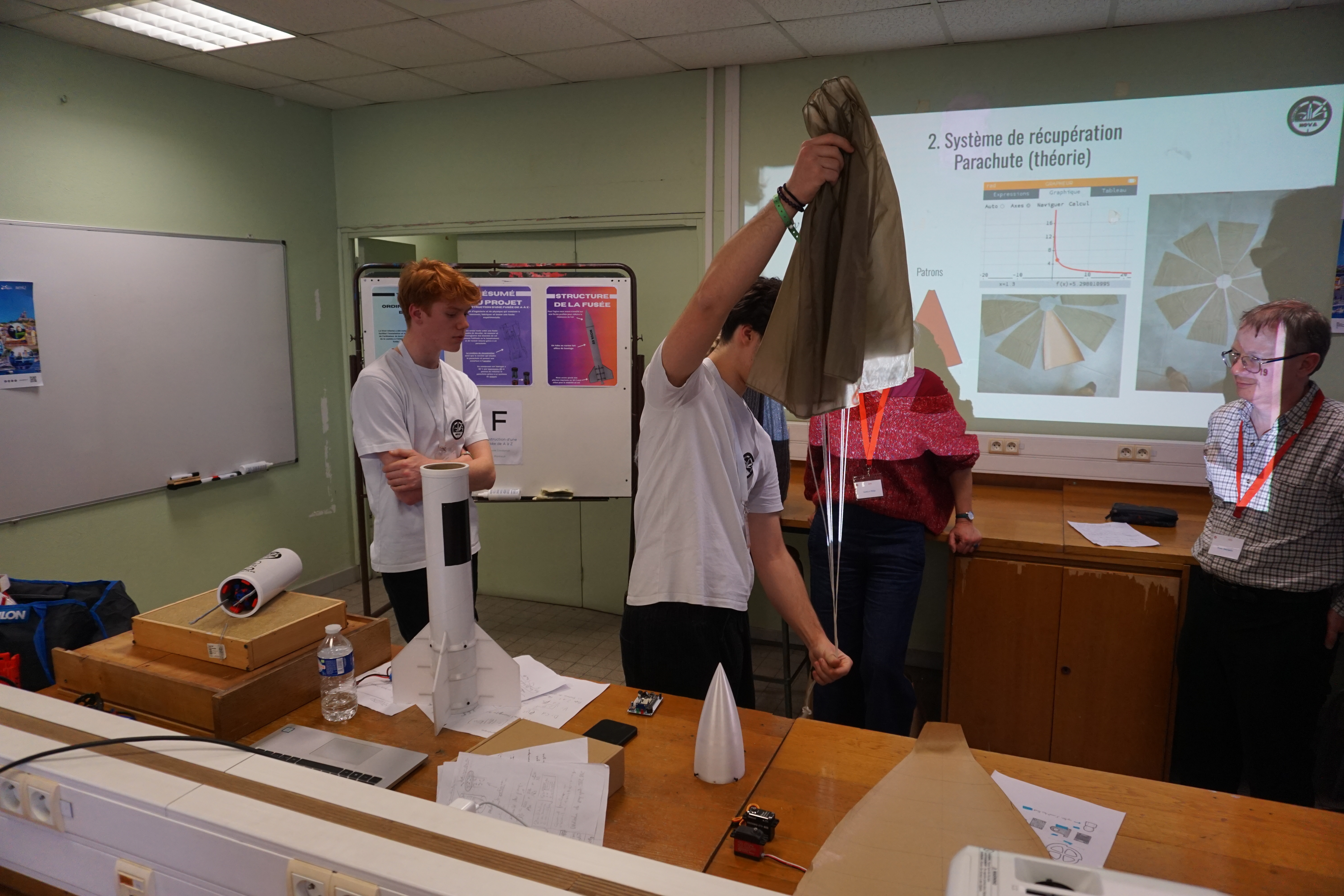 32-CN-eq-F-Construction-d-une-fusee-de-A-a-Z.679e1c9432633.jpg
