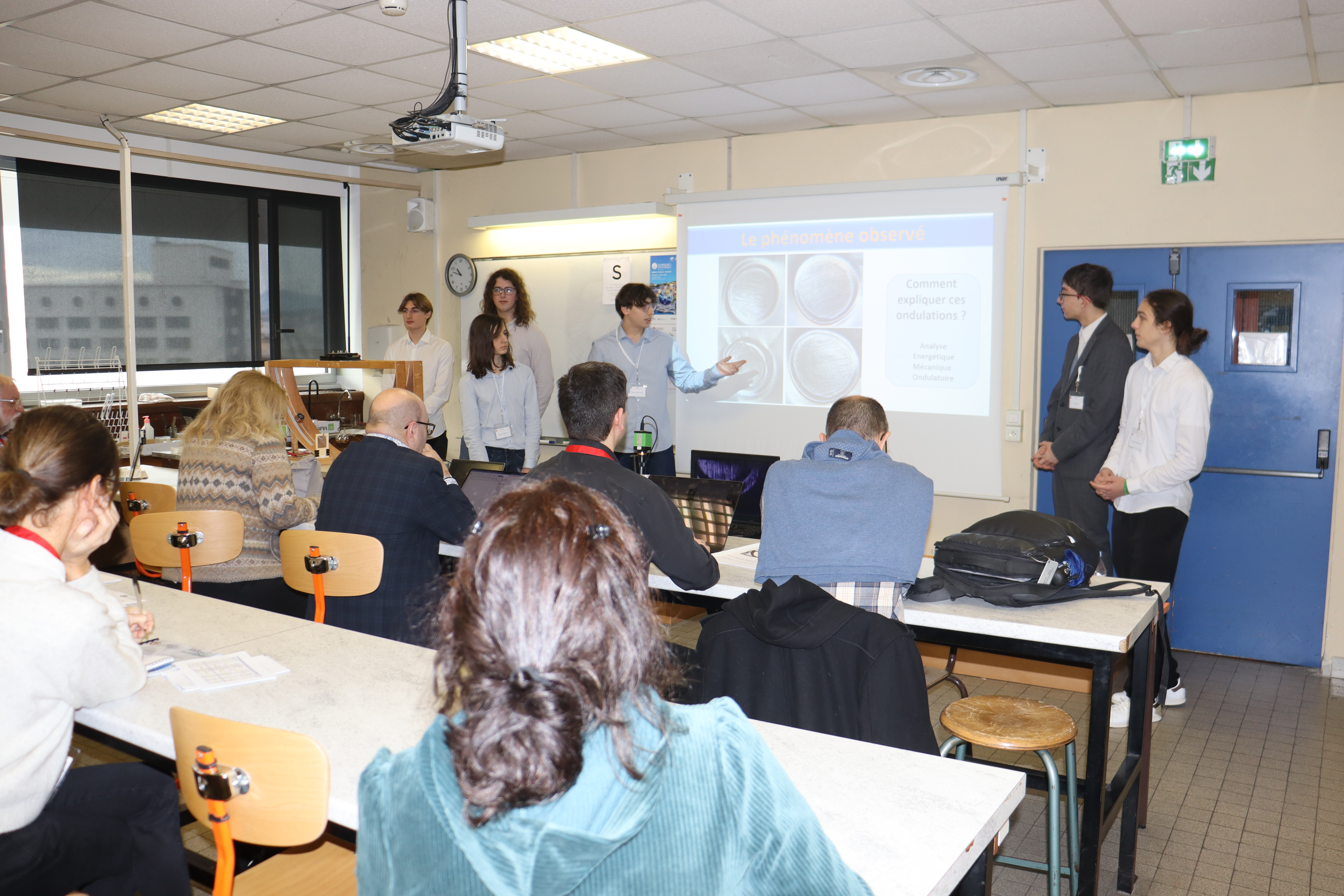 32-CN-eq-S-Tu-tires-ou-tu-pointes-Une-histoire-qui-fait-des-vagues.679cf4b87c992.jpg