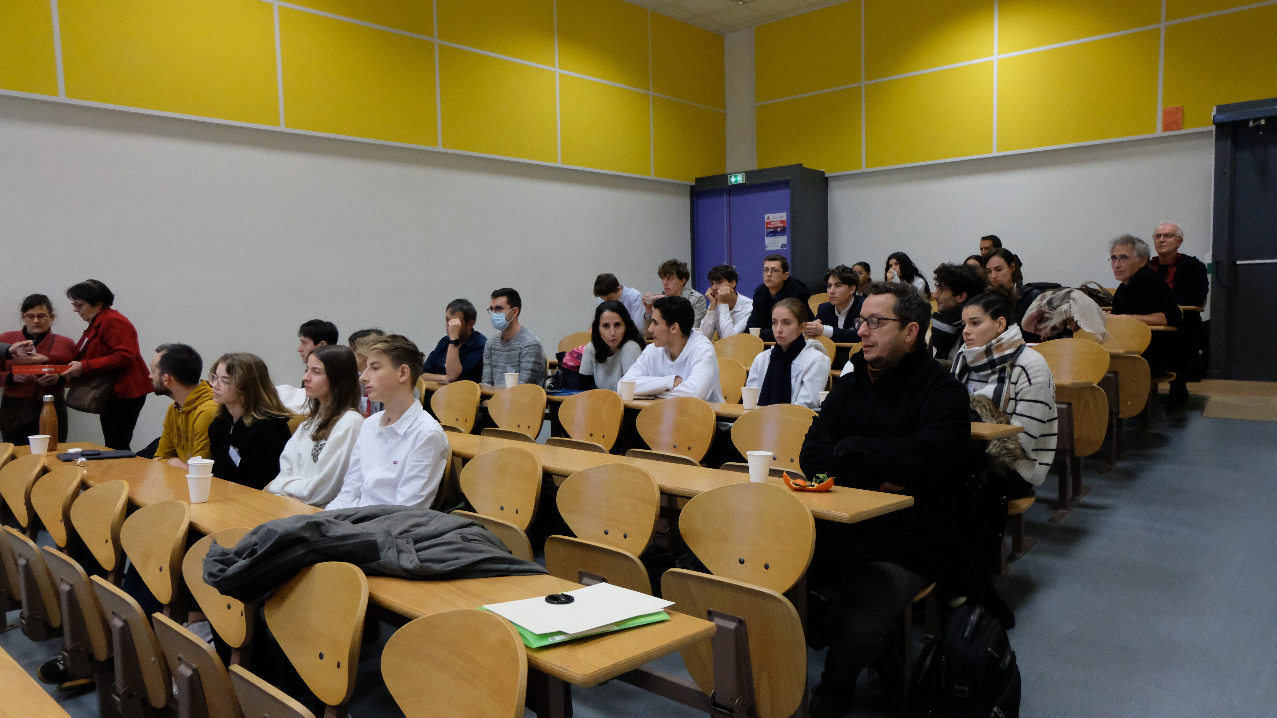 32-Grenoble-eq201-Grenoble-Ambiance-Jury-675f43f28d8e0.jpg