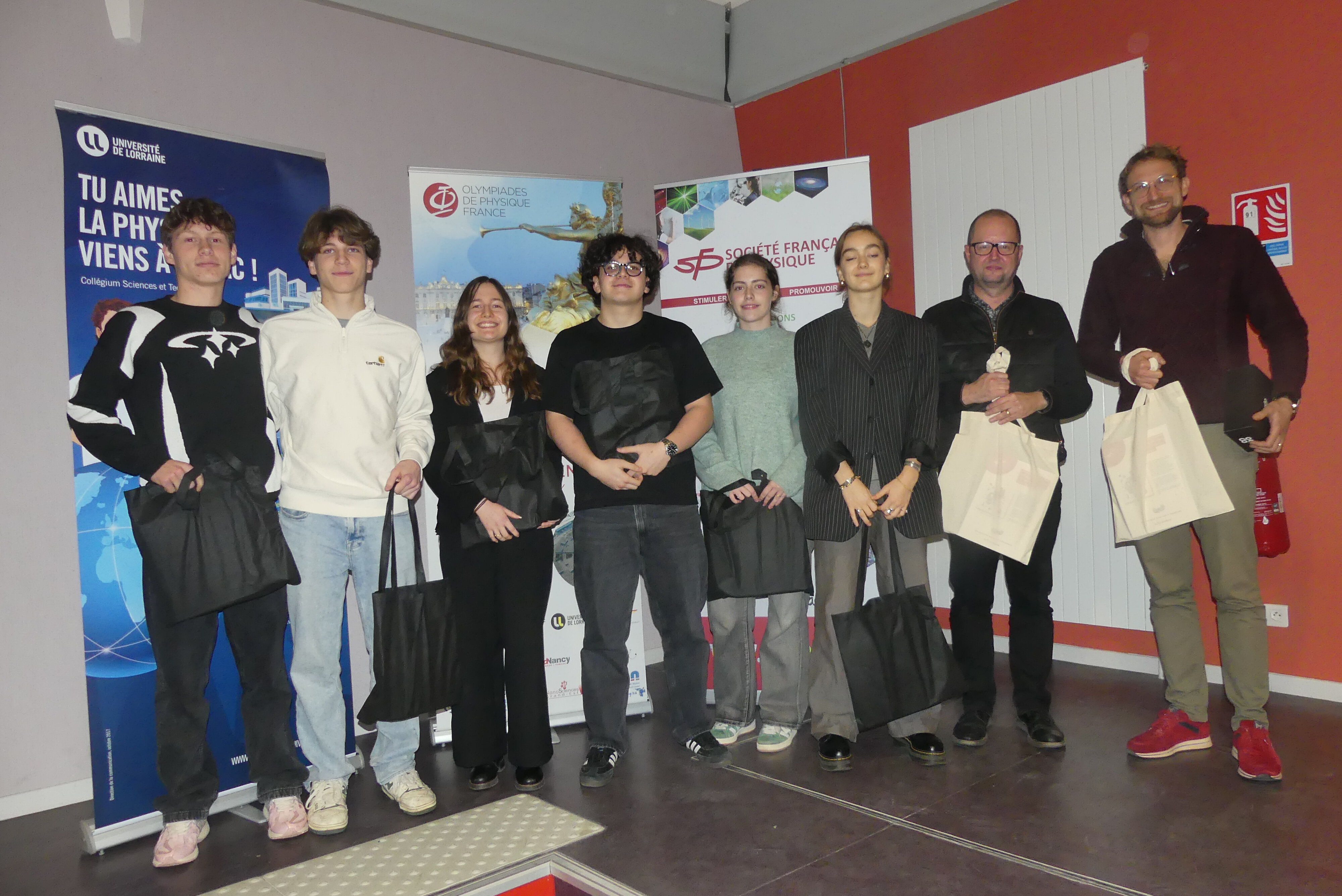 32-Nancy-eq22-ca-ne-tient-qu-a-un-fil-675ae67de3397.jpg